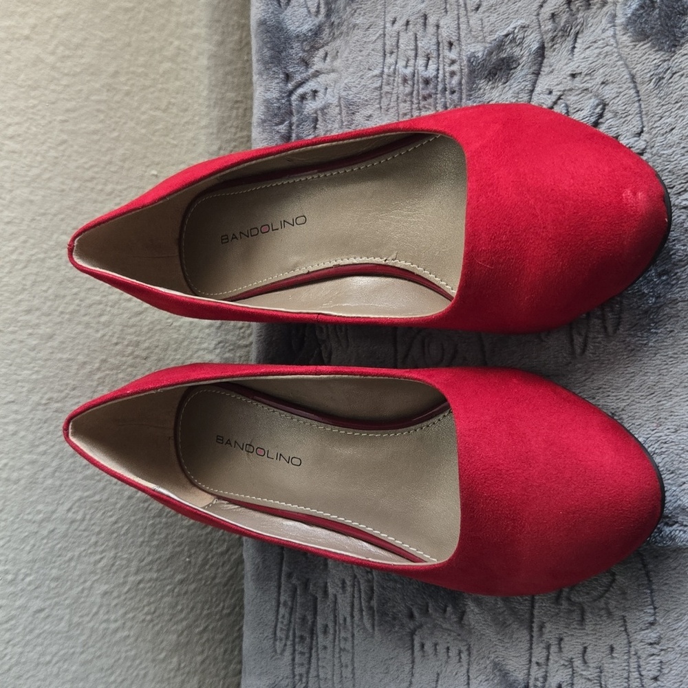 Bandolino Women's Red Kitten Heels